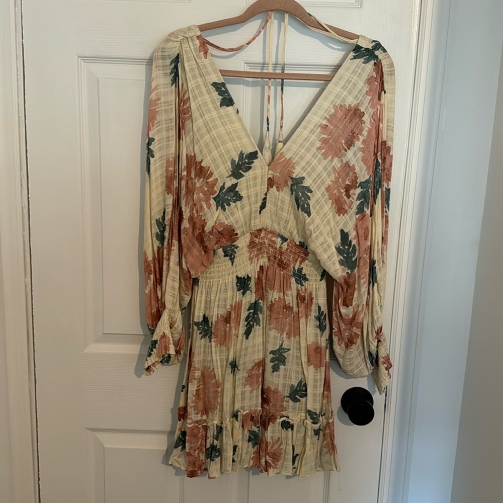 Boutique Floral Split Sleeve Dress - Size L